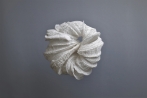 2021 “Crossed Helix Ⅶ slit ” ramie, nylon monofilament yarn, silicone 25（H）×30（W）×20（D）cm 